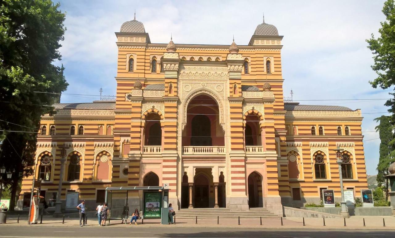 Parliament On Rustaveli Studio Tbilisi Exterior foto