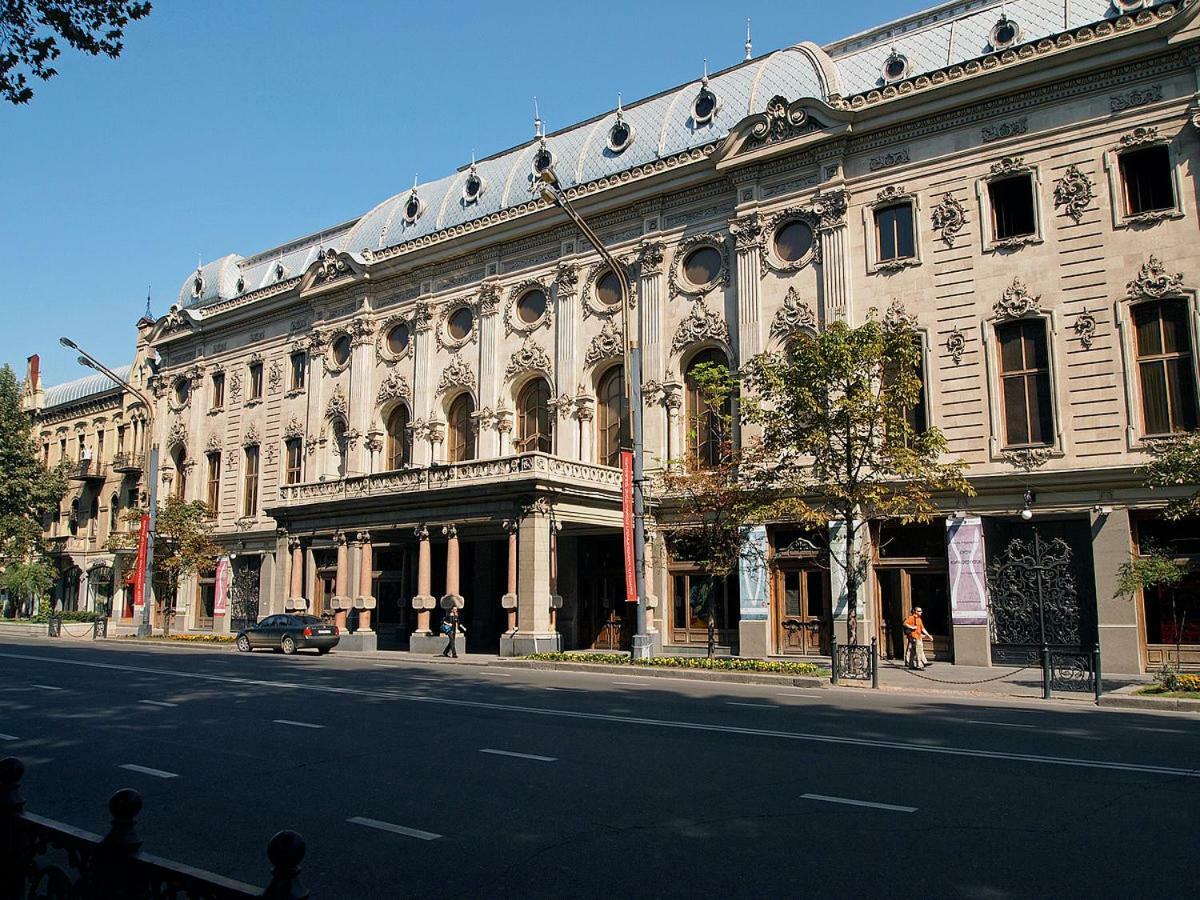 Parliament On Rustaveli Studio Tbilisi Exterior foto